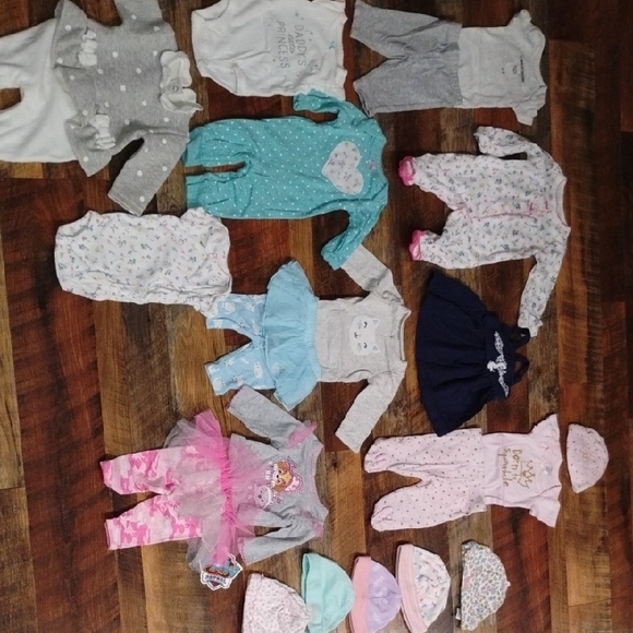 NEWBORN GIRLS CLOTHING AND  ACCESSORIES!!! HUGE BUNDLE! - Picture 7 of 14